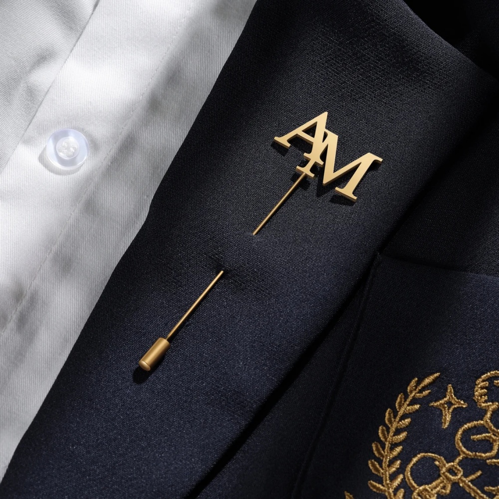 Broche personnalisée avec init - Tuxedo Lapel Pin avis et prix